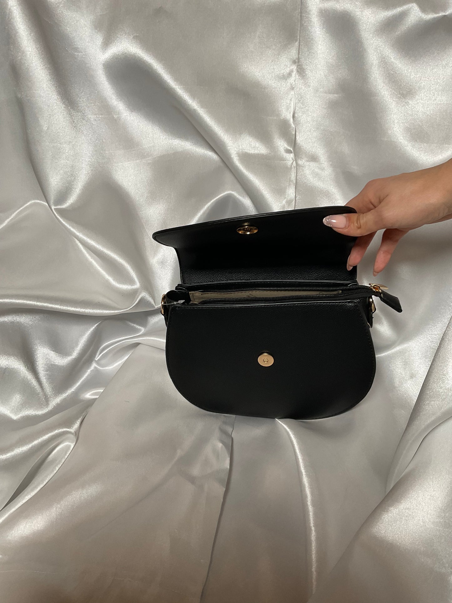 Chic Black Handbag- Coveri Collection