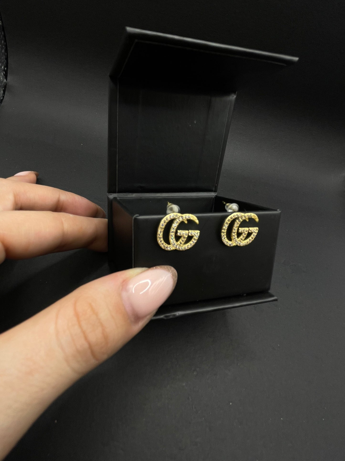 أقراط GG